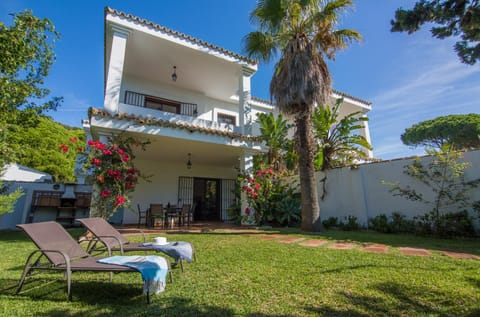 Facade/entrance, BBQ facilities, Fishing, Garden, Golfcourse, Horse-riding, Snorkeling, Balcony/Terrace, Lobby or reception, Decorative detail, Beach, Windsurfing, Canoeing, Hiking, Cycling, Diving, Animals, Pets, Garden view, Sports