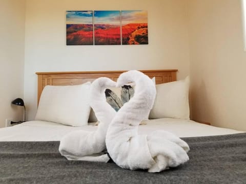 Bed, towels
