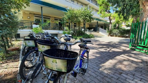 Property building, Facade/entrance, Area and facilities