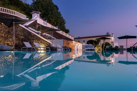Property building, Off site, Night, Garden, Garden view, Swimming pool