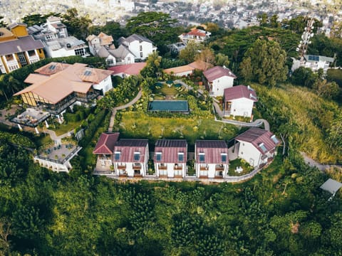 Property building, Bird's eye view, Pool view, Swimming pool