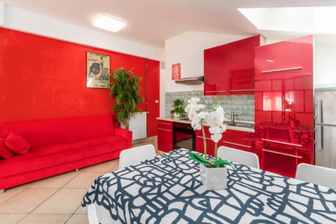 Kitchen or kitchenette, Living room, Seating area, Dining area, oven, pet friendly, stove