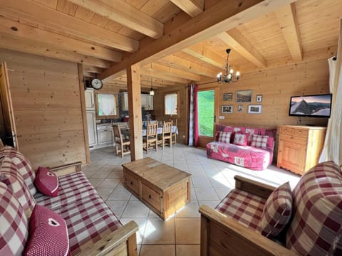 Communal lounge/ TV room, Bed, TV and multimedia, Kitchen or kitchenette, Living room