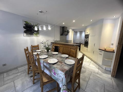 Kitchen or kitchenette, Dining area, dishwasher, oven, stove