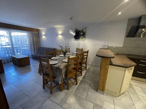 Kitchen or kitchenette, Living room, Dining area, oven, stove