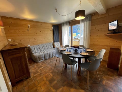 TV and multimedia, Living room, Dining area