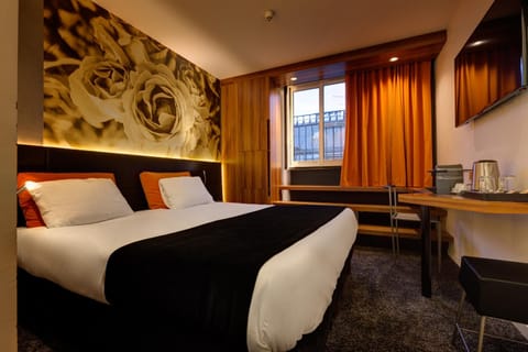 TV and multimedia, Photo of the whole room, Bedroom