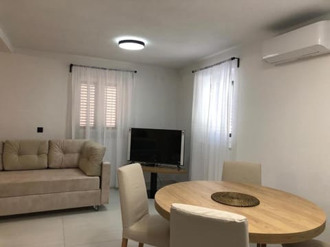 Communal lounge/ TV room, Living room, Seating area, Dining area