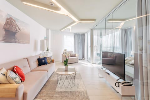 Apartament z widokiem na morze z aneksem kuchennym i basenem Ultra MARINE Apartment in West Pomeranian Voivodeship, Poland