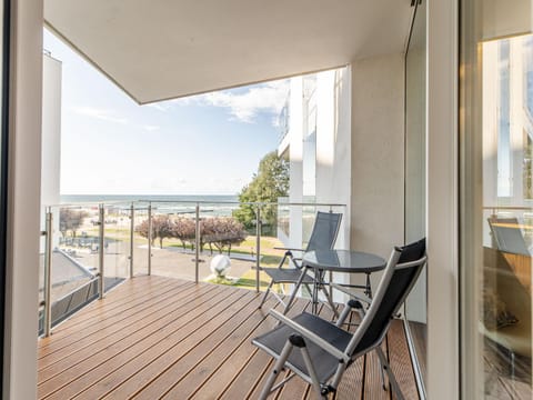 Apartament z widokiem na morze z aneksem kuchennym i basenem Ultra MARINE Apartment in West Pomeranian Voivodeship, Poland