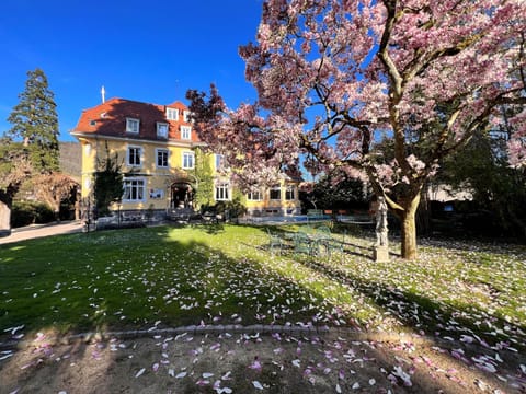 Property building, Spring, Day, Natural landscape, Garden, Garden view