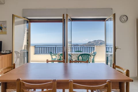 Natural landscape, TV and multimedia, Balcony/Terrace, Dining area, Mountain view, Sea view