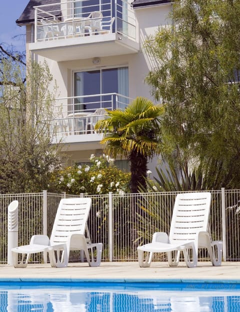 Facade/entrance, Pool view