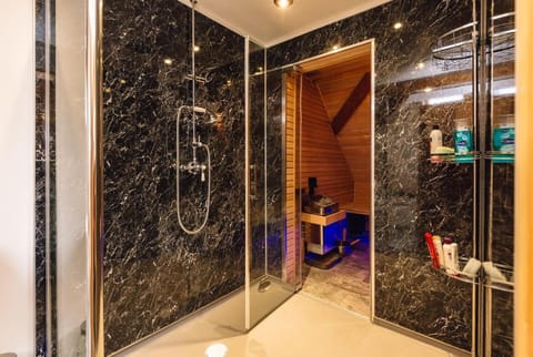 Shower, Sauna, Sauna