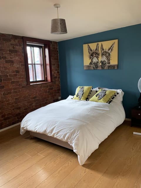 2 Bed Duplex Penthouse Apartment by Mathew Street Sleeps 6 Apartment in Liverpool