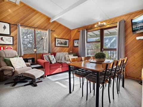 Seating area, Dining area, Landmark view