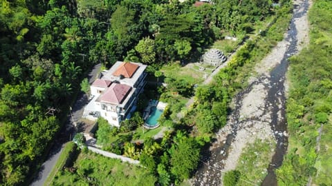 Anugerah Villas 2 Bed and Breakfast in Abang