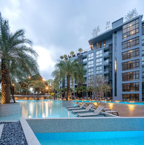 Swimming pool, Swimming pool