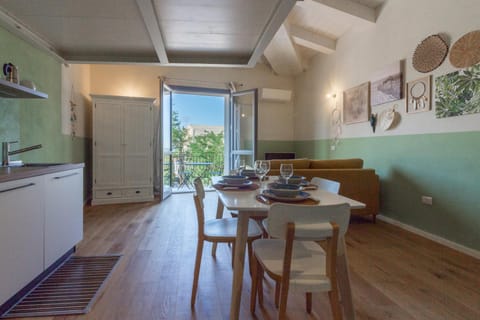 Balcony/Terrace, Living room, Seating area, Dining area
