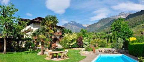 Property building, Natural landscape, Garden view, Mountain view, Swimming pool, sunbed
