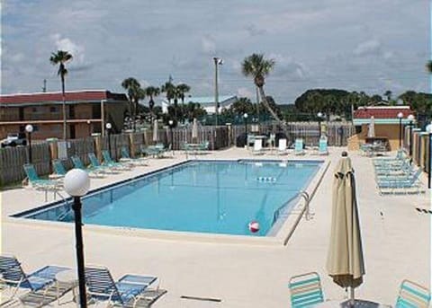 Pelican Inlet B115 Condo Apartment in Crescent Beach