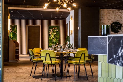 Restaurant/places to eat, Restaurant/places to eat