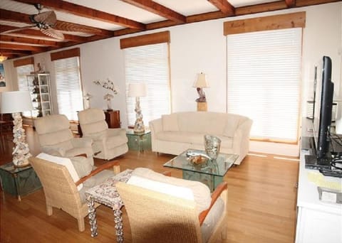 Cloud Nine Ocean front Home House in Crescent Beach