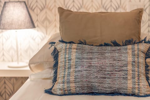 Property building, Decorative detail, Bedroom