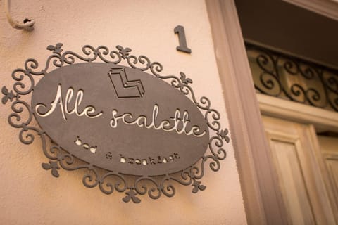 Facade/entrance, Property logo or sign, Decorative detail
