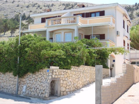 Property building, Patio, Facade/entrance, Garden, View (from property/room), Balcony/Terrace, Lobby or reception, Garden view, Street view, Area and facilities