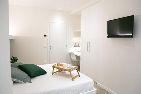 TV and multimedia, Photo of the whole room, Bedroom