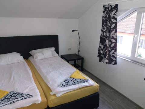 Bed, Photo of the whole room, Decorative detail, Bedroom, Quiet street view, Inner courtyard view