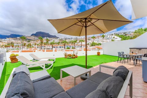 Patio, View (from property/room), Balcony/Terrace, Seating area, Mountain view, sunbed