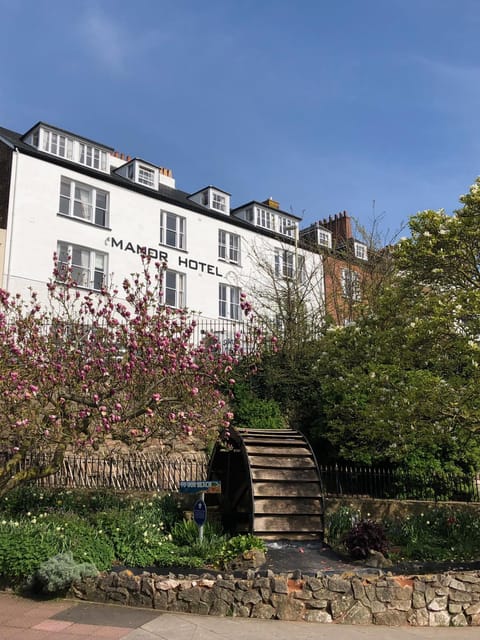 Property building, Facade/entrance, Spring, Day, Garden, View (from property/room), Garden view