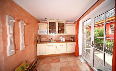 Kitchen or kitchenette, dishwasher, pet friendly, stove, toaster