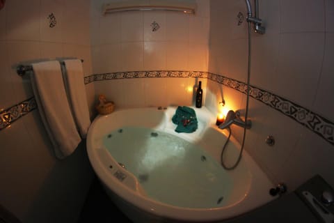 Hot Tub, Bathroom