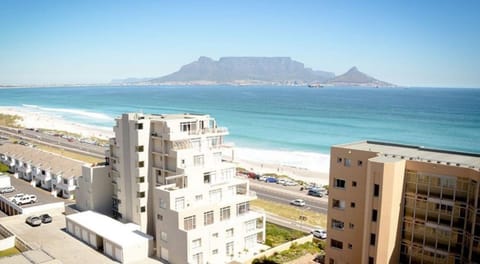Property building, Nearby landmark, Restaurant/places to eat, Facade/entrance, Day, Neighbourhood, Natural landscape, Bird's eye view, Summer, Floor plan, Beach, Beach, On site, Area and facilities