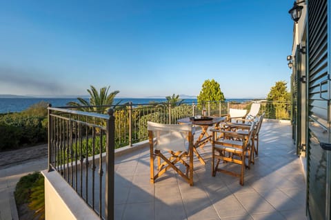 Natural landscape, Balcony/Terrace, Dining area, Sea view