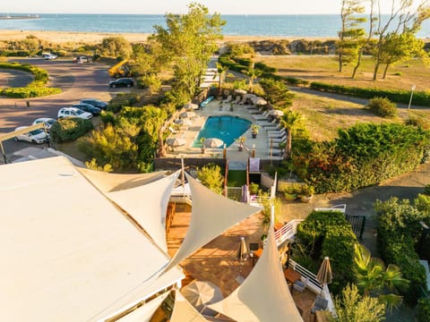 Natural landscape, Garden, Beach, Sea view, Swimming pool, Parking