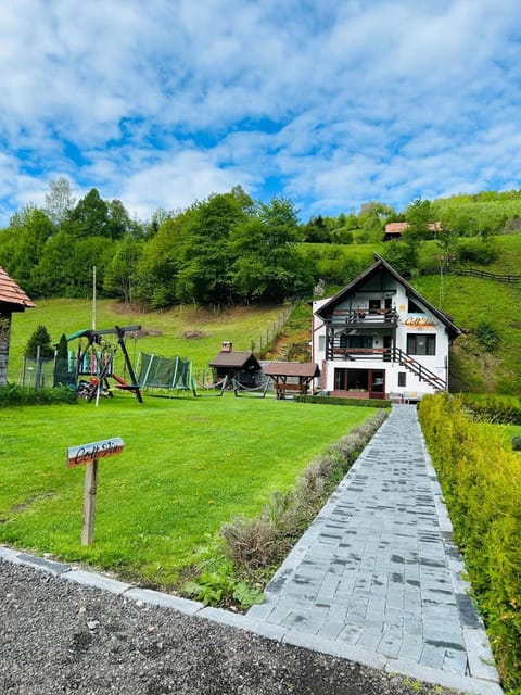 Property building, Spring, Day, Natural landscape, Children play ground, Garden, Garden view