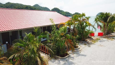 Property building, Day, Natural landscape, Garden, Sea view