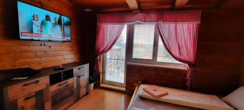 Bed, Living room, Photo of the whole room, air conditioner