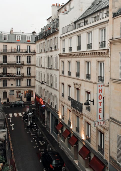 Facade/entrance, Bird's eye view