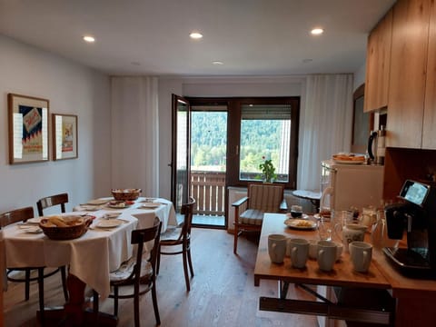 Restaurant/places to eat, Breakfast, Continental breakfast