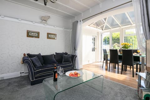 Rest & Recharge - Koi House House in Manchester