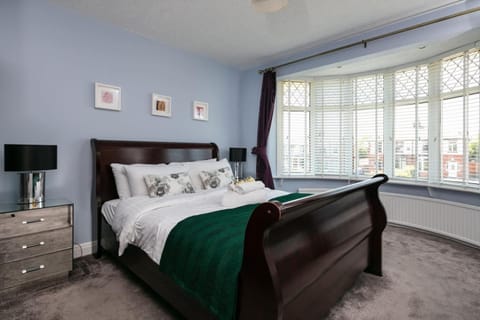 Rest & Recharge - Koi House House in Manchester