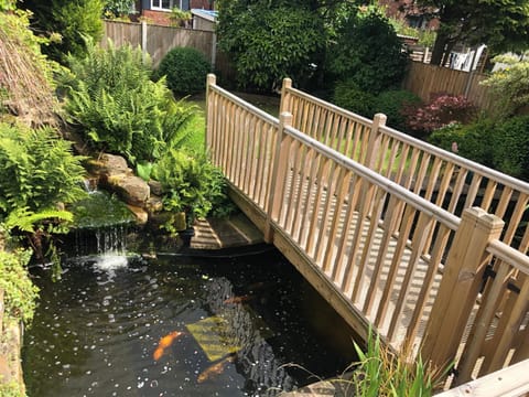 Rest & Recharge - Koi House House in Manchester