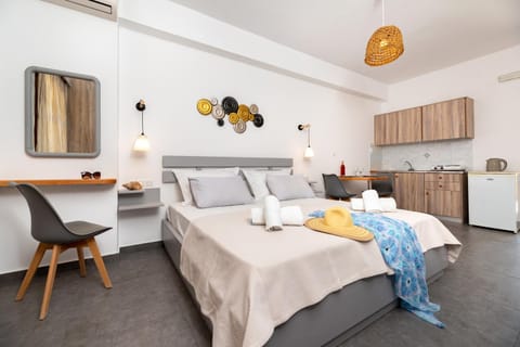 Bed, Kitchen or kitchenette, Photo of the whole room