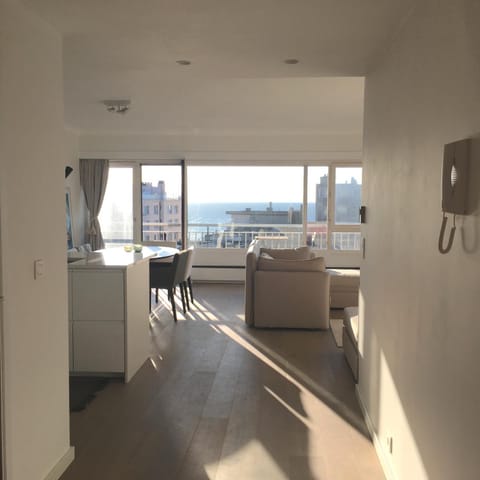 Kitchen or kitchenette, Living room, Seating area, Dining area, Beach, Sea view