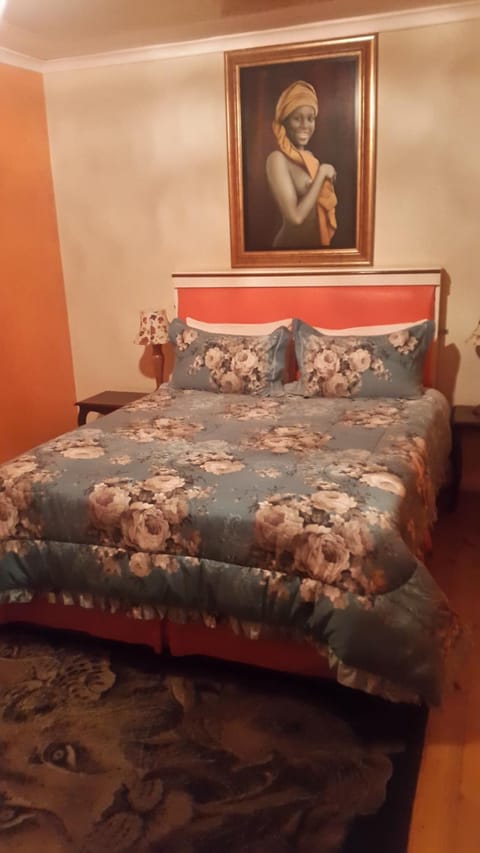 Liziwe's Guest House Bed and Breakfast in Cape Town